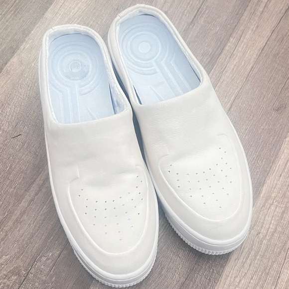 Nike light cream Mules with Perforated Design - Picture 10 of 10
